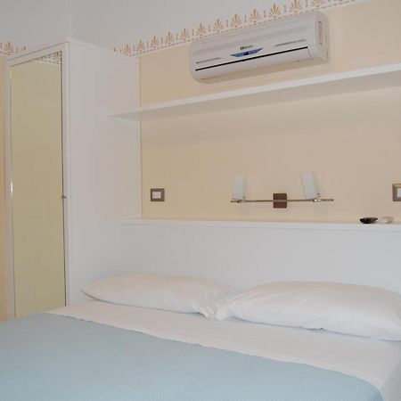 Hotel Centrale Сан-Бенедетто-дель-Тронто Екстер'єр фото