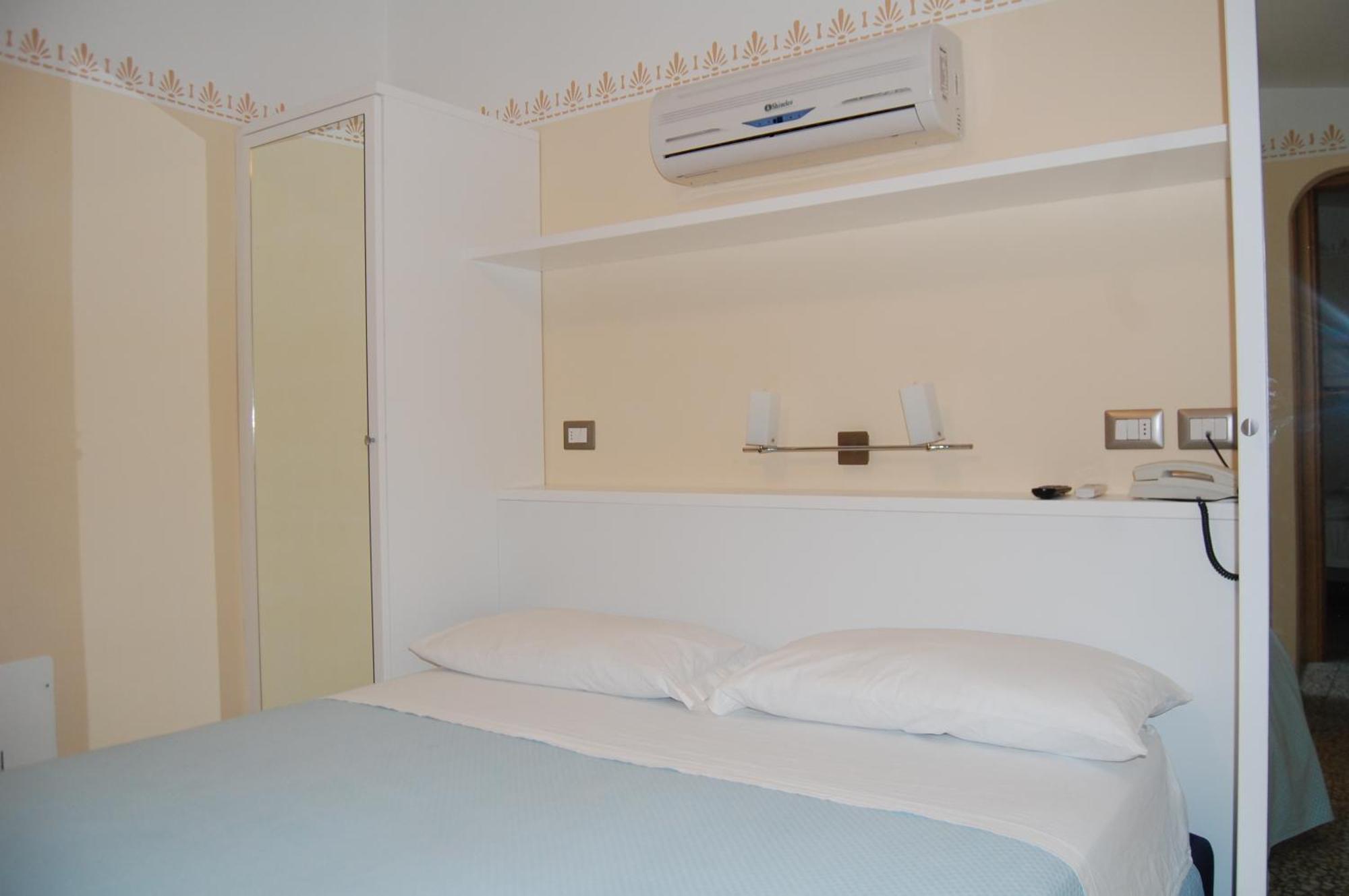 Hotel Centrale Сан-Бенедетто-дель-Тронто Екстер'єр фото