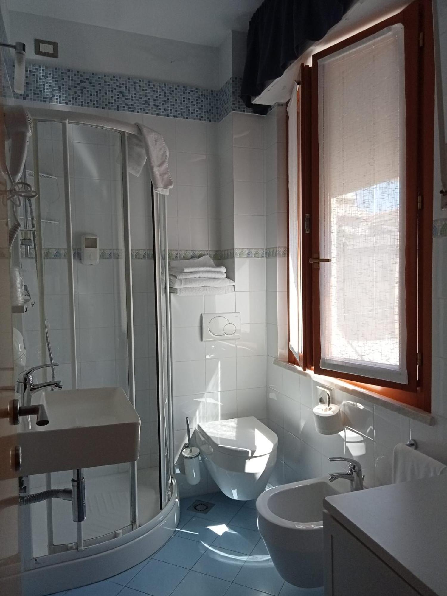 Hotel Centrale Сан-Бенедетто-дель-Тронто Екстер'єр фото