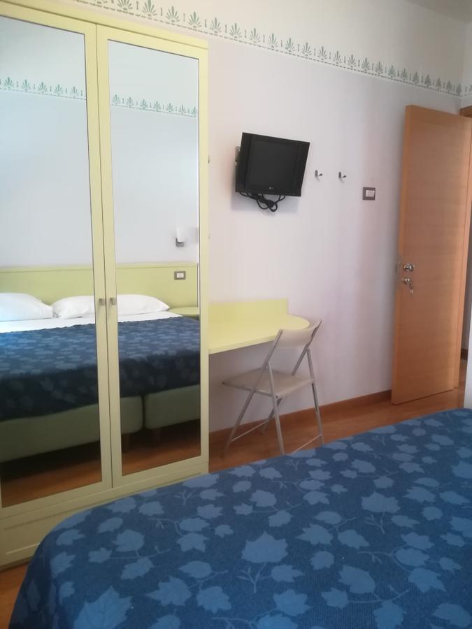 Hotel Centrale Сан-Бенедетто-дель-Тронто Екстер'єр фото